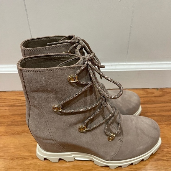 Sorel Shoes - NWT SOREL Joan of Artic III Waterproof Wedge Lace-up Boot (Women) Size 9